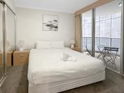 2-Bed City Apartment with Gym & Pool Access