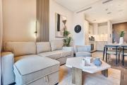 STAY BY LATINEM Luxury 1BR Holiday Home CB 0905 Near Burj Khalifa