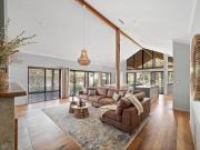 Bickleys Place - A Luxury Retreat on the Golf Green