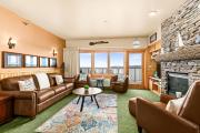 Amazing Lake View King Suite, Kitchen & Pools