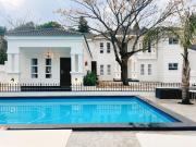 Vale Boutique 9bdr Villa with Outdoor Cinema,2 Jacuzzis & Event Hall