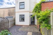 Peaceful & Spacious 2 Bed Home in Cheltenham