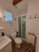 logement entier en pleine nature avec jardin terrasse tennis pétanque piscine