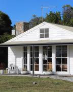 White Shell Cottage - Woodfire & Beachfront
