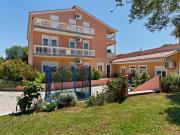 Mobile Home in Banjole near the Beach Mobile Home in Banjole near the Beach