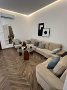 شقه فاخره تتكون من غرفه وصاله