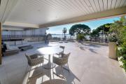 REF 1429 - Cannes Croisette - Sea view apartment for rent