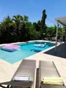 Casita with pool, laundry and FREE parking