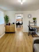 Appartement rénové avec parking facile