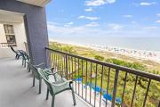 Amazing Coastal retreat wbalcony, hot tubs & pool