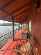 Shiny Lakeside Resort