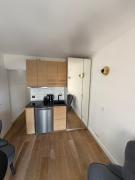 Appartement cosy à Paris en métro -balcon & wifi