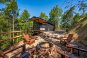 Honeyscape Treehouse HotTub Intimate Getaway Firepit