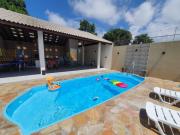 Casa com piscina e churrasqueira