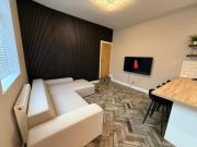 Modern 3 Bedroom house, short walk to train station and town centre, close to Manchester Airport and PLouise