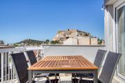 Avra - Topfloor apartment in historical Athens