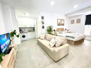 Designer and Quiet Studio 5 min to Maria Zambrano Station and 15 min walk to Beach