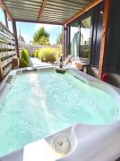 Tiny house with sauna & jacuzzi near Amsterdam