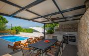 Four-Bedroom Holiday Home In Glavina Donja