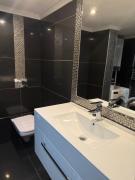 Vaci street central apartment