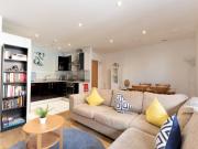 2 Bed 2 Bath Cosy & Modern Greenwich Retreat Pass The Keys