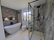 Family Retreat, 6 bedrooms, sleeps 12 Near National Park And Bike Park Wales