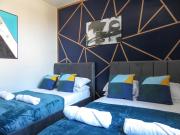 Tudors eSuites - Spacious One Bedroom Central Apartments #6StP