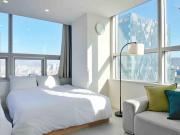 15sec from station cozy house