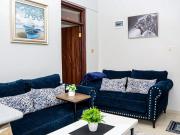 Aries Executive Suites -Executive 1-BR , Secure Parking ,Fast WI-FI , Work desk -F102