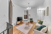 Inviting 2Bd Upper East Side Stay with Backyard