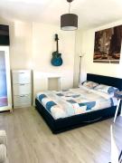 Studio flat in central London