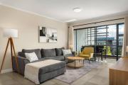 Modern 2 Bed Century City Apartment, Pool and Braai
