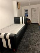 Studio with en-suite and kitchen