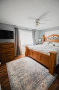 Bright and Peaceful Apt in Midvale