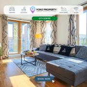 Charming Apartment - City Centre - Free Parking, Self-Check-In, Balcony and Smart TV with Sky TV and Netflix by Yoko Property