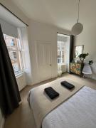 Bright 2 bedroom apartment near the meadows