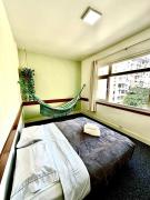 Studio Romântico em Copacabana: Aconchego a Poucos Passos da Praia!