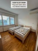 Kolarjeva International House