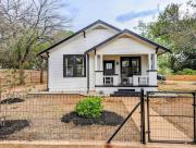 Brand New Private Pool and Hot-Tub Near Main!