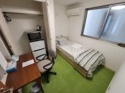 Red & Black House Yokohama Tennocho