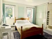 No23 - Bright & spacious 2nd floor flat - PET friendly - Noon check out