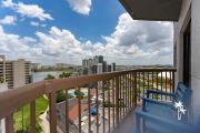 Lake View Top Floor 2 Bed 2 Bath Suite wBalcony