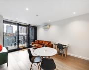 City Vibes With City Views - Pool, Gym, Yoga - Super Central