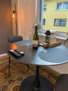 Renovierte Unterkunft am Rhein in Koblenz - eigenes Bad, Küche, Wifi - 1 OG