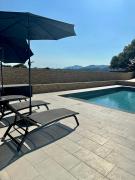 Appartement avec terrasse privée et piscine