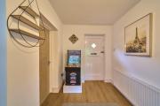 Spacious 4-Bedroom House in High Wycombe with Parking Fast WiFi