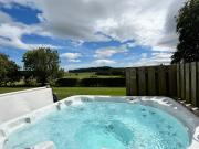 Greenmyre Farmhouse with Hot Tub