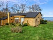 Apartment Zina - 25m from the sea by Interhome