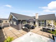 Holiday Home Ennie - from the sea by Interhome