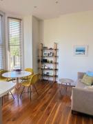 Beautiful One bedroom Apartment in Little Venice